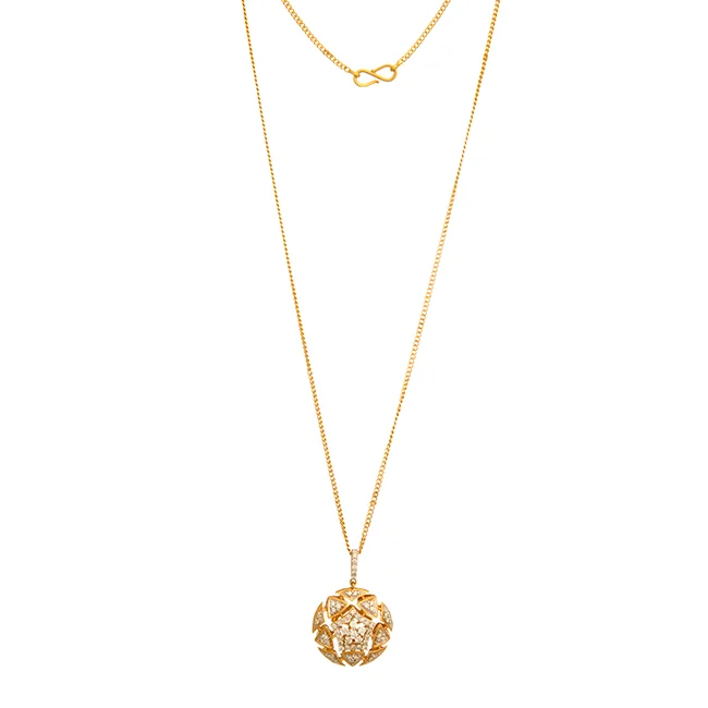 18 KT DIAMOND PENDANT WITH CHAIN 1